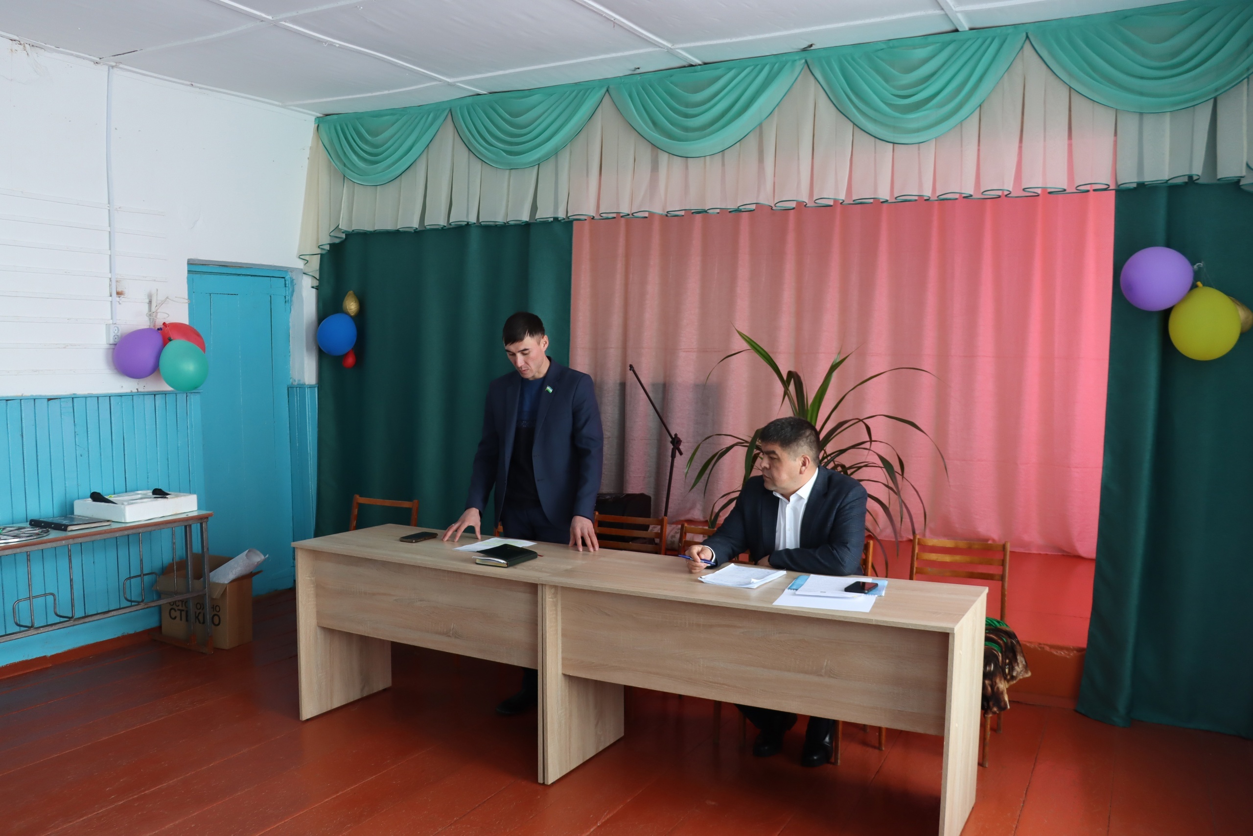 Глава администрации муниципального района Рустам Шарипов продолжает активно встречаться с населением