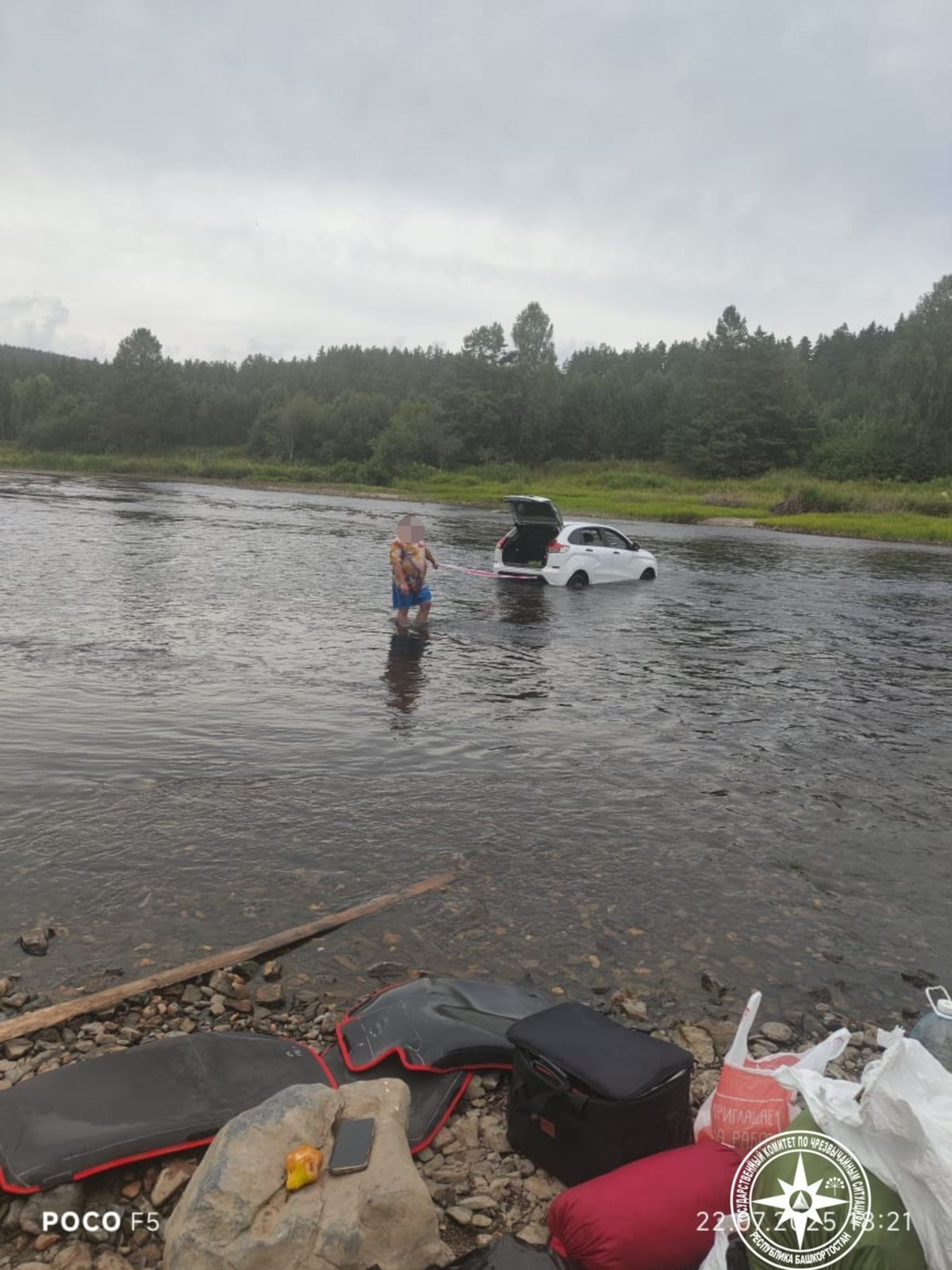 В Башкирии машина с семьей попала в «водную» ловушку
