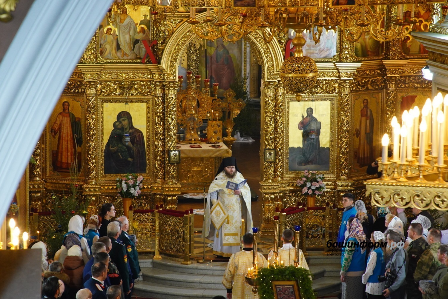 Как в Уфе прошли богослужения в ночь на Рождество – фоторепортаж