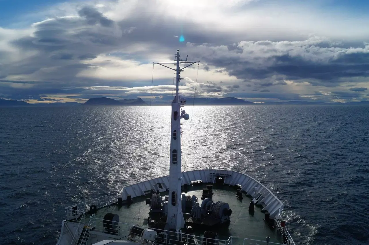 Океан, небо и Она…