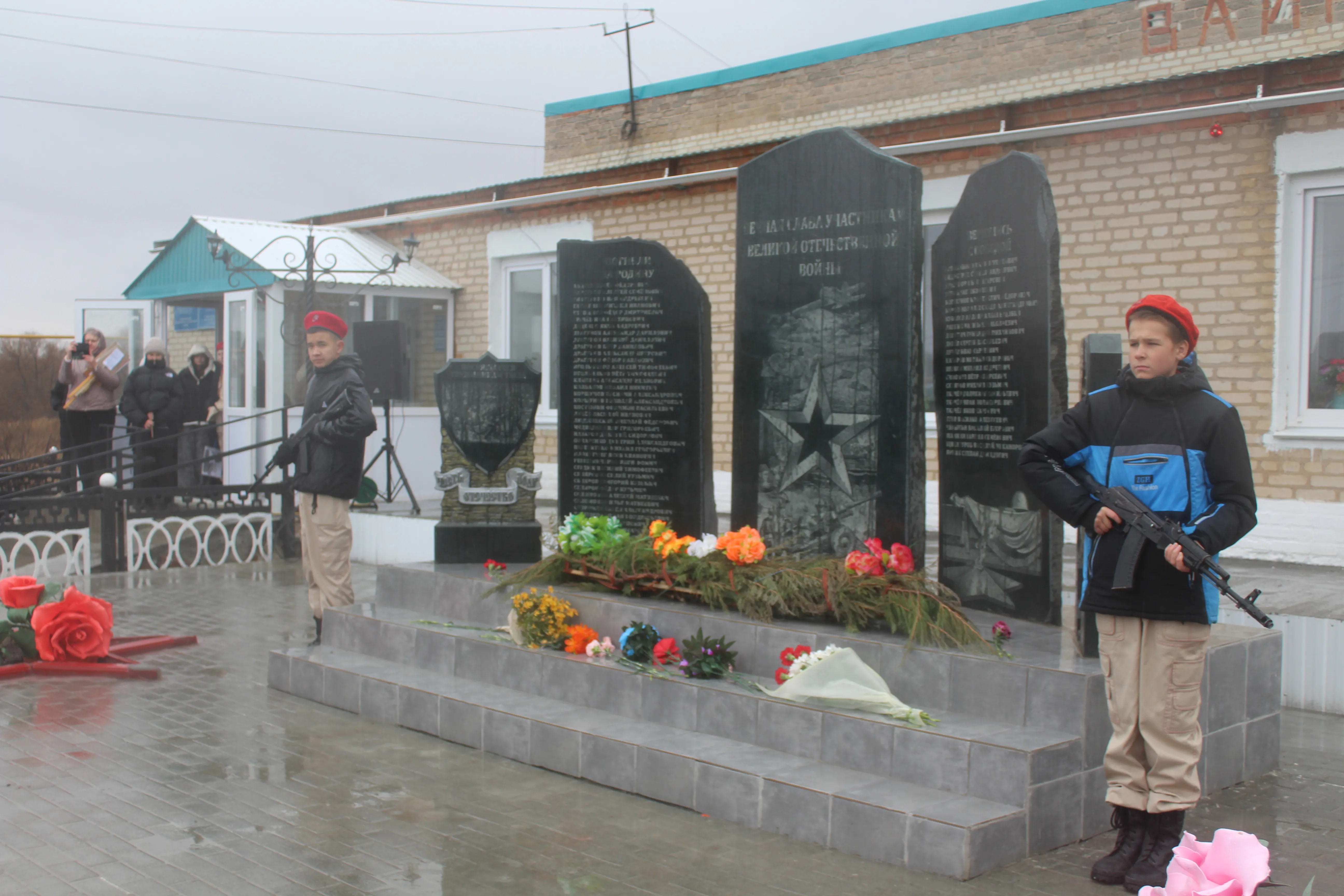 В селе Савельевка открылся обновленный памятник