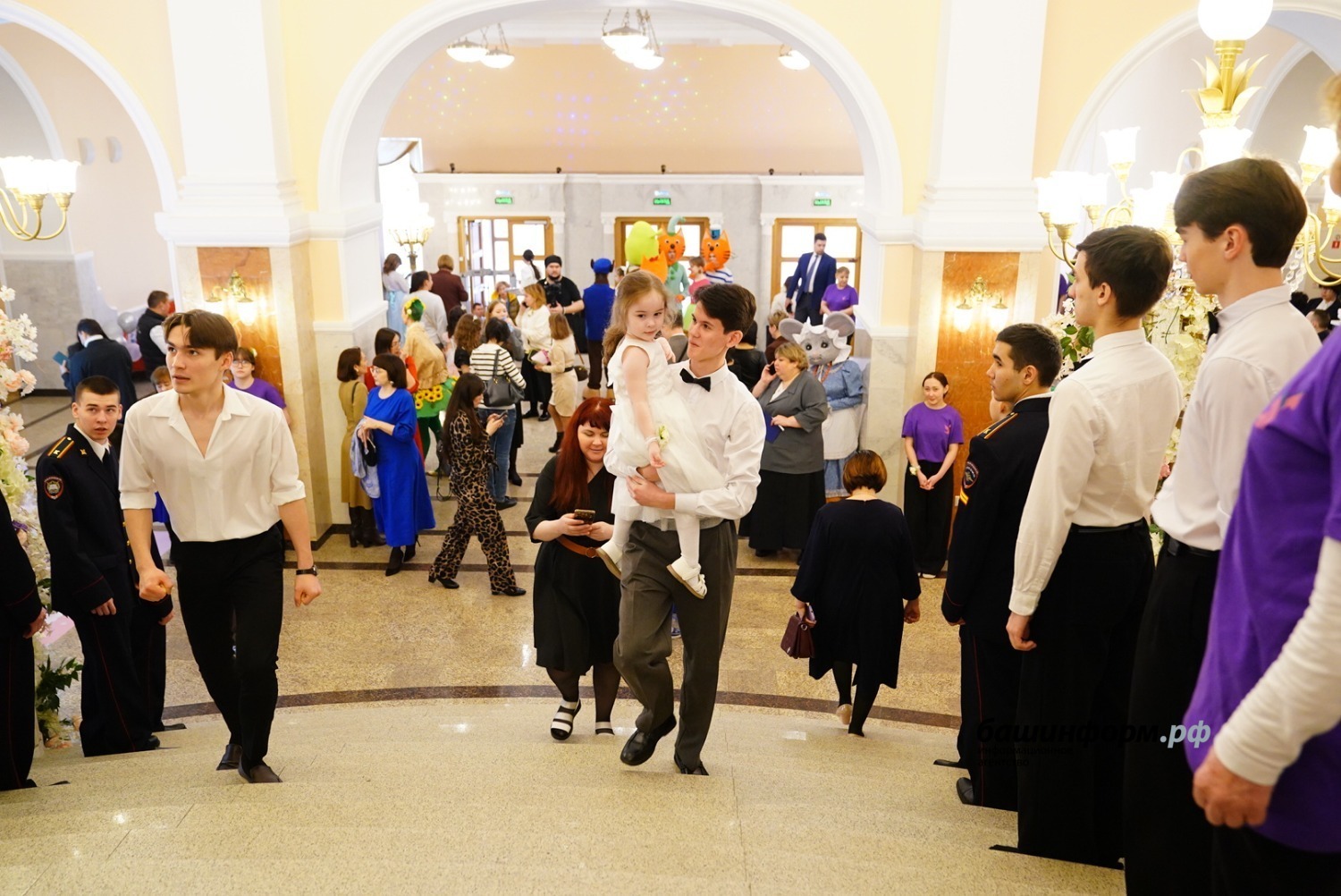 В преддверии праздника весны в Уфе прошел «Бал маленьких принцесс»