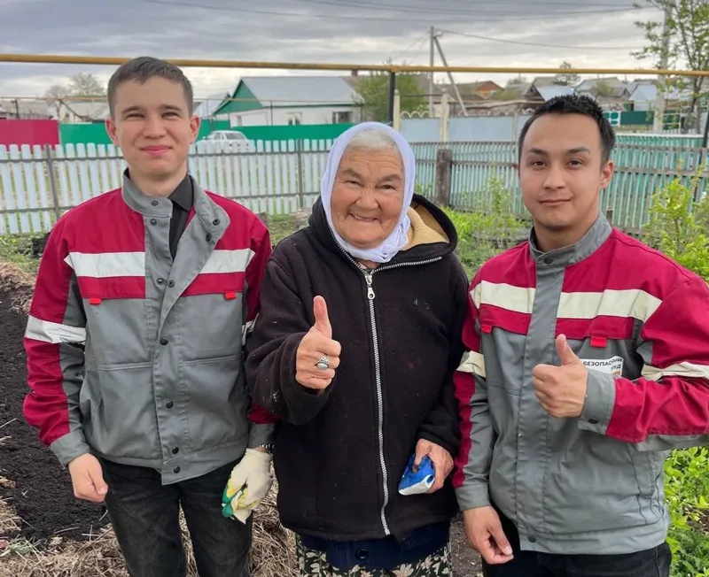 Молодежь «Башмеди» навестила детей войны Хайбуллинского района
