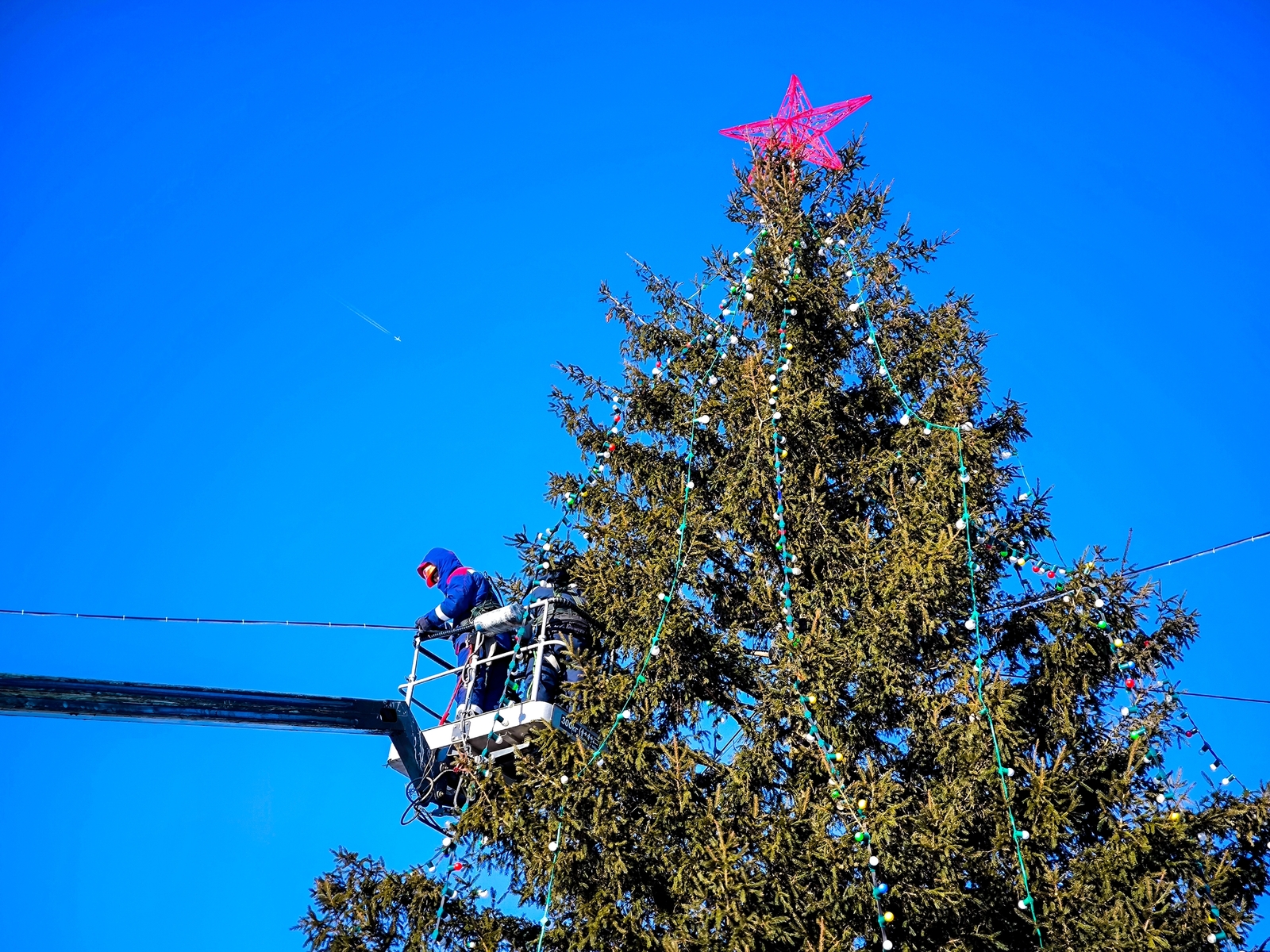 В Бурибае зажглась новогодняя елка!