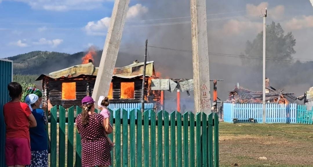 Понедельник был омрачен страшным событием: сгорели сразу четыре дома