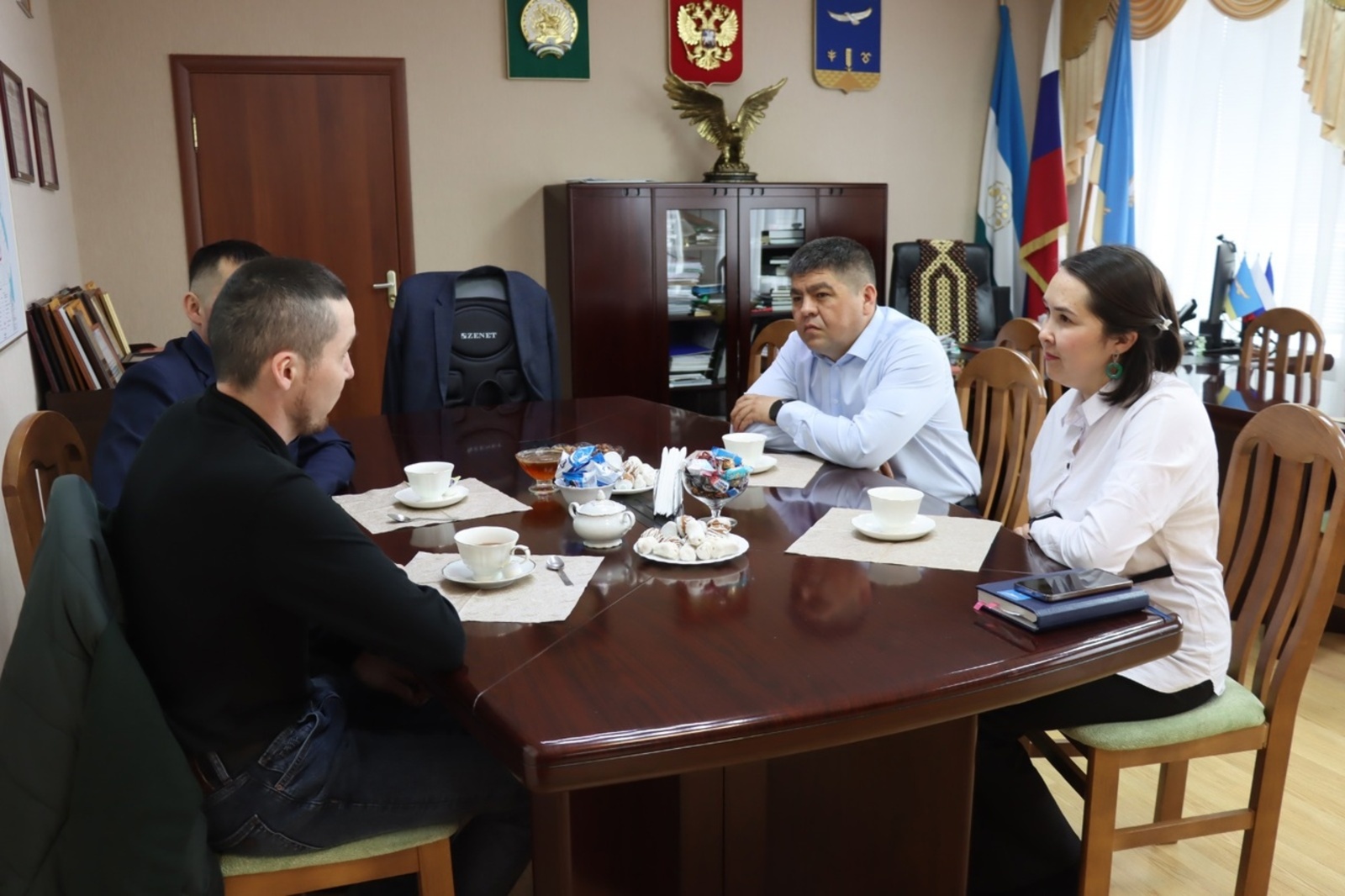 Глава Администрации Хайбуллинского района Рустам Шарипов проводит встречи с участниками СВО