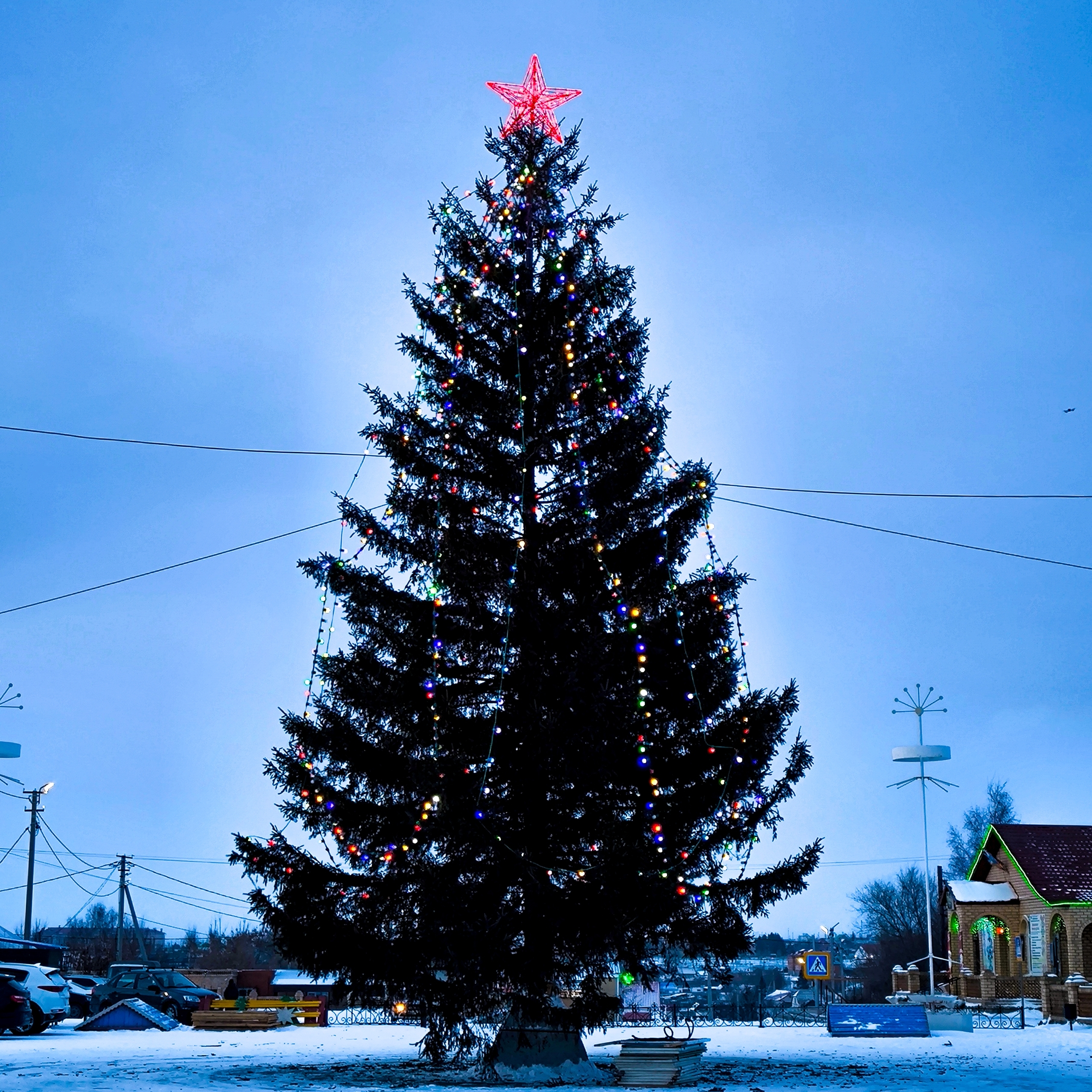 В Бурибае зажглась новогодняя елка!