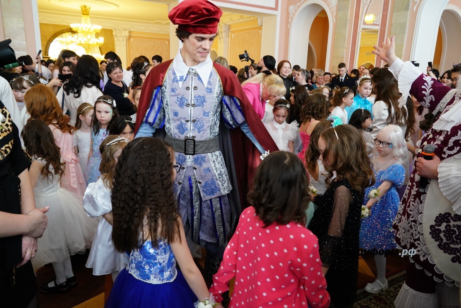 В преддверии праздника весны в Уфе прошел «Бал маленьких принцесс»