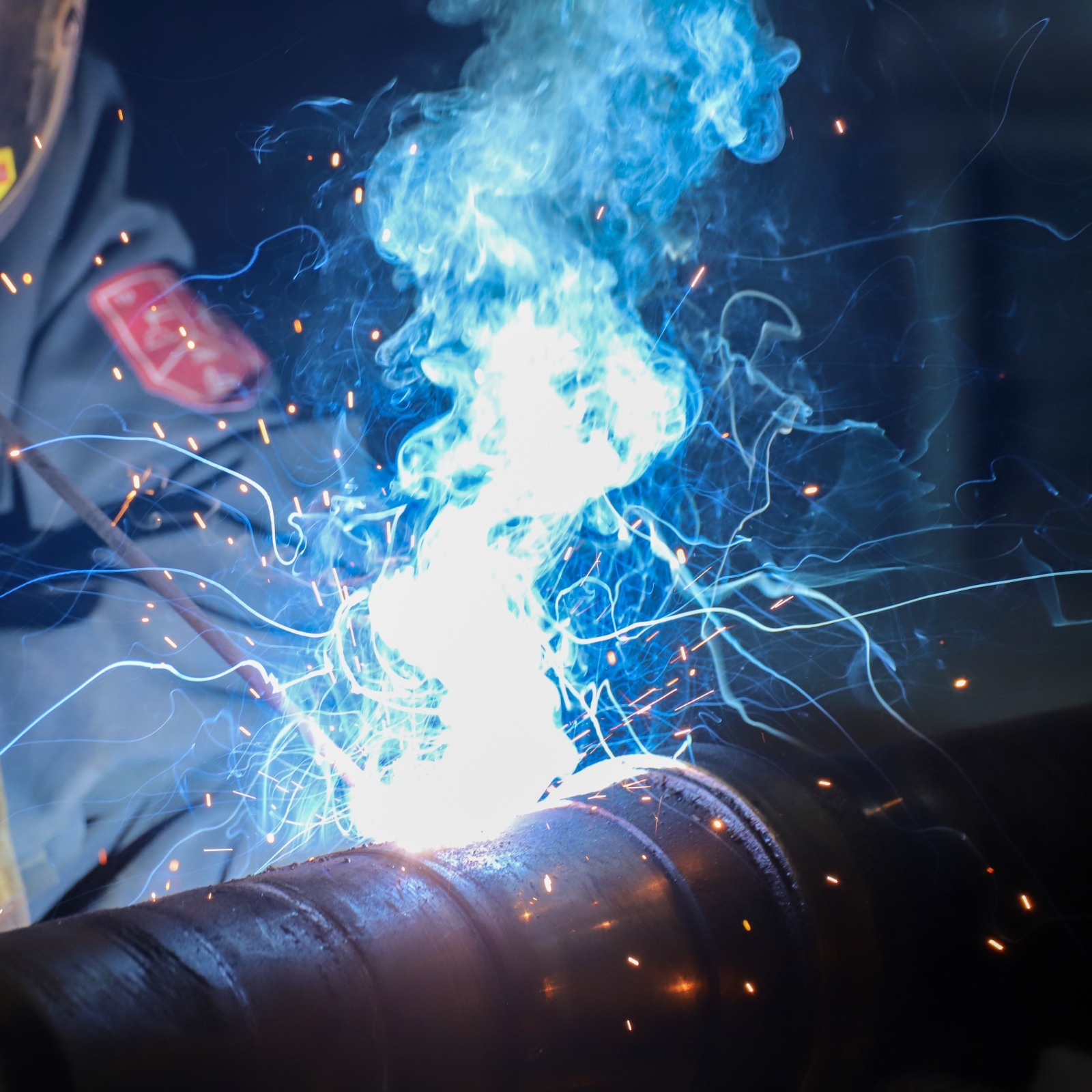 На счету электрогазосварщика Радмира Багишаева более 300 км сварных швов