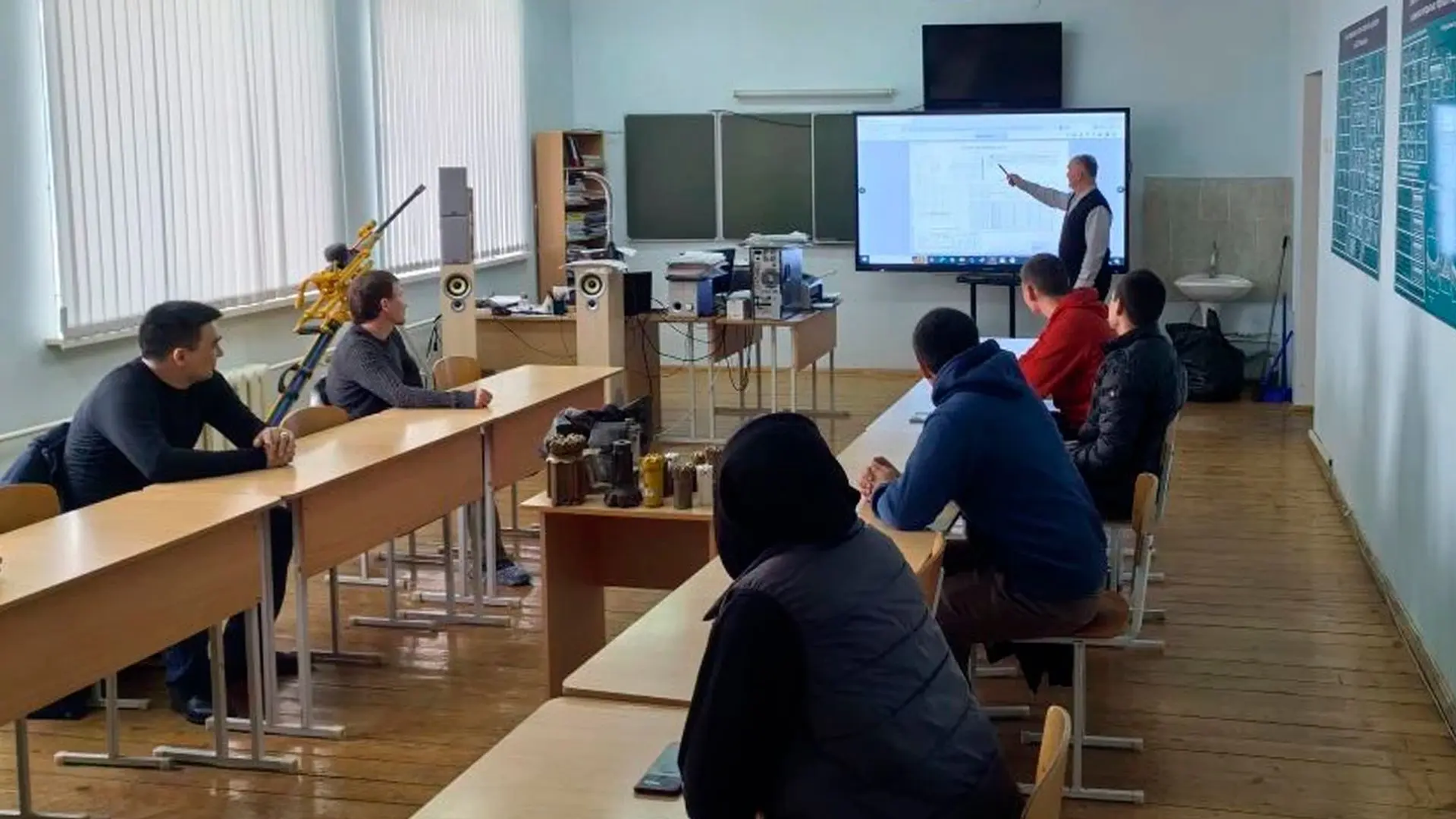 Готовят кадры