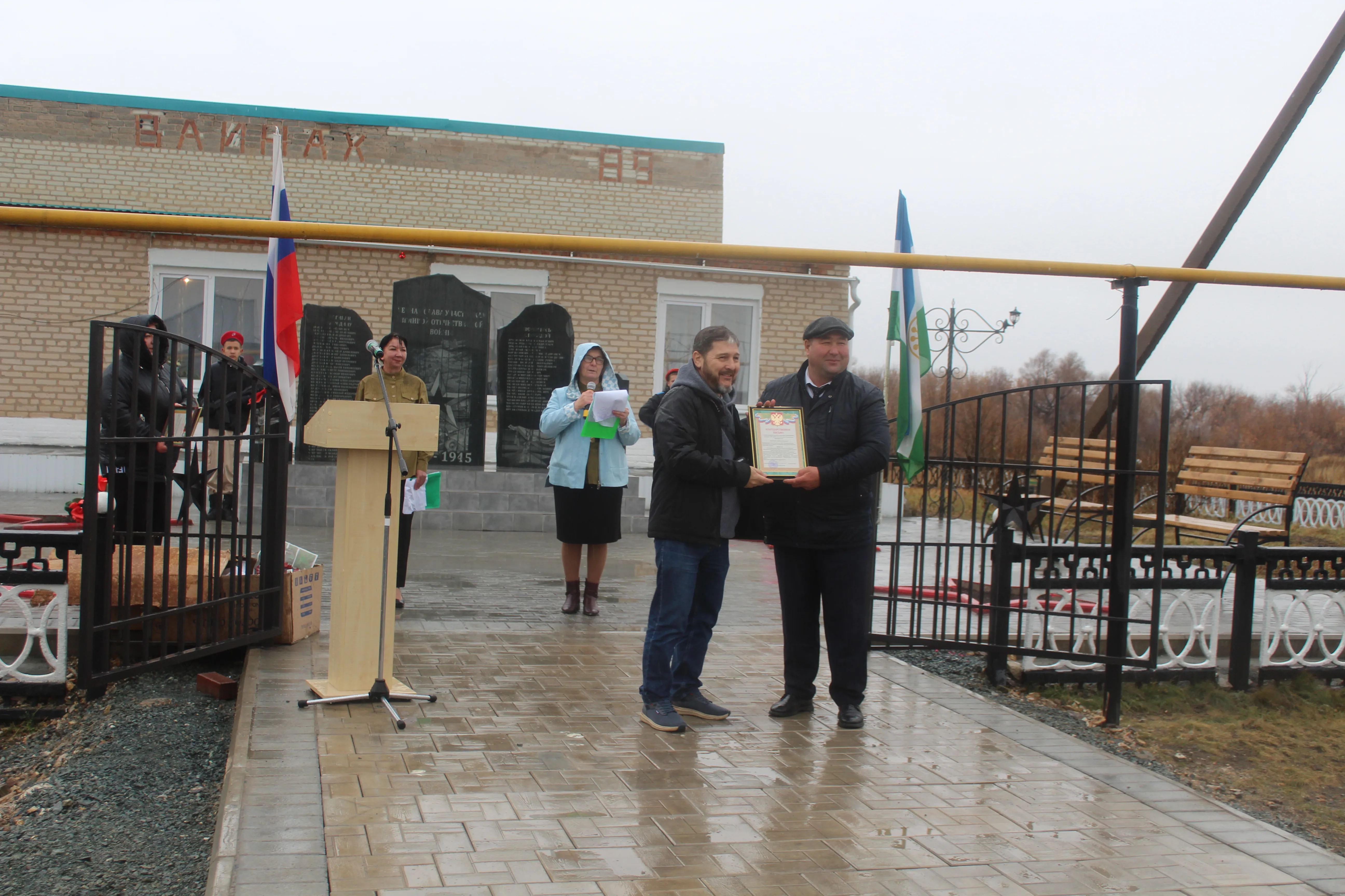 В селе Савельевка открылся обновленный памятник