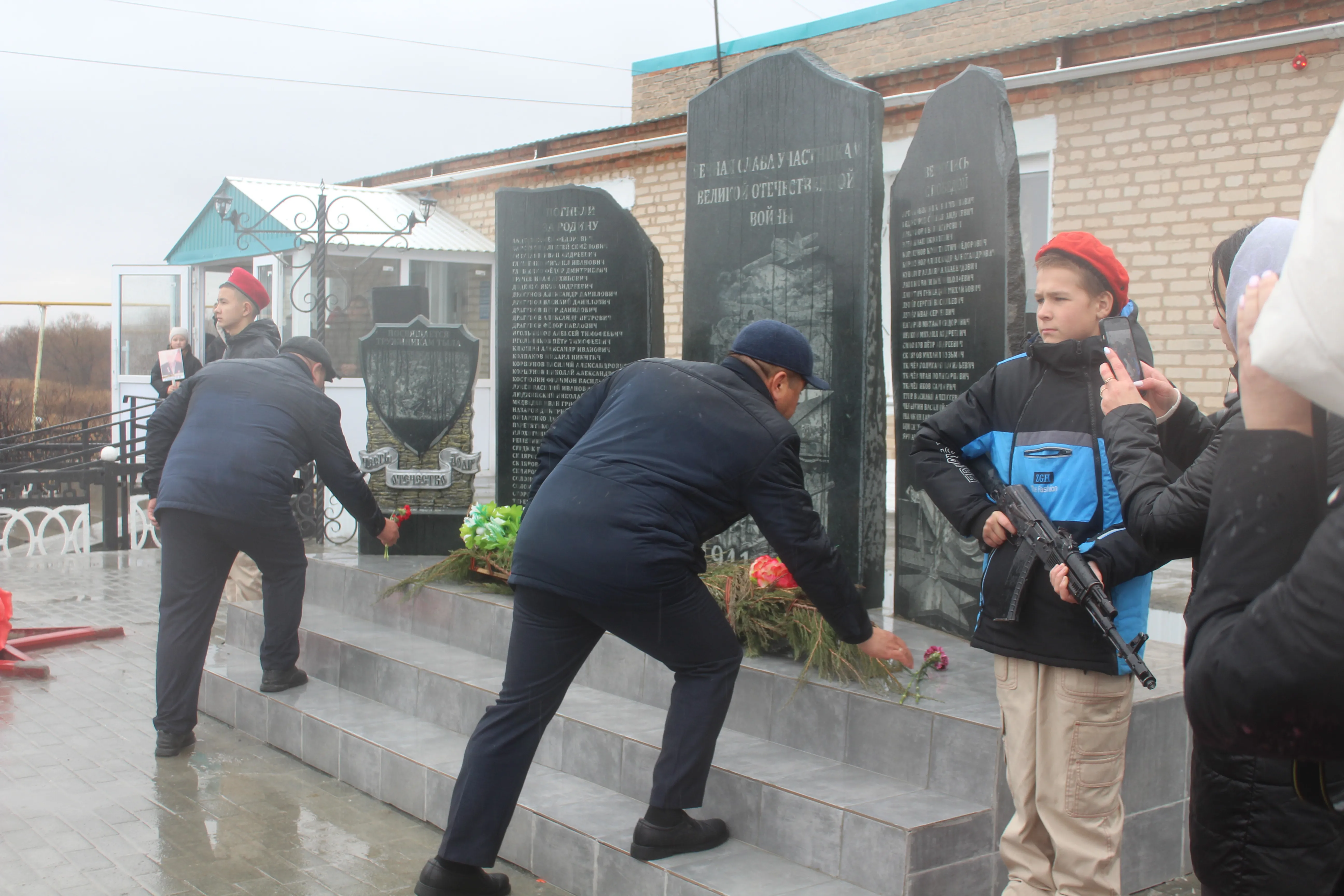 В селе Савельевка открылся обновленный памятник