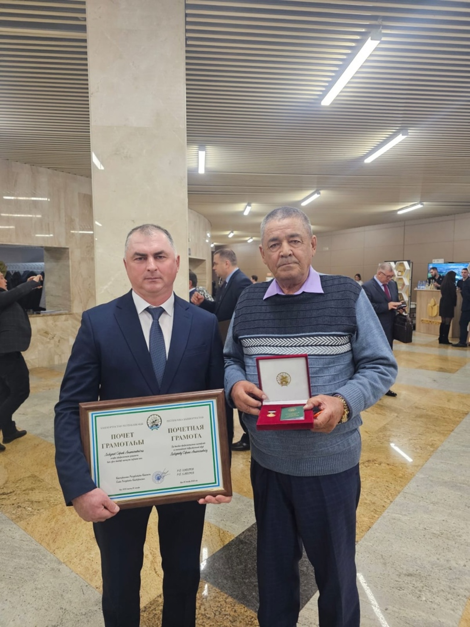 Лучшие работники сельского хозяйства Хайбуллинского района удостоены высоких наград