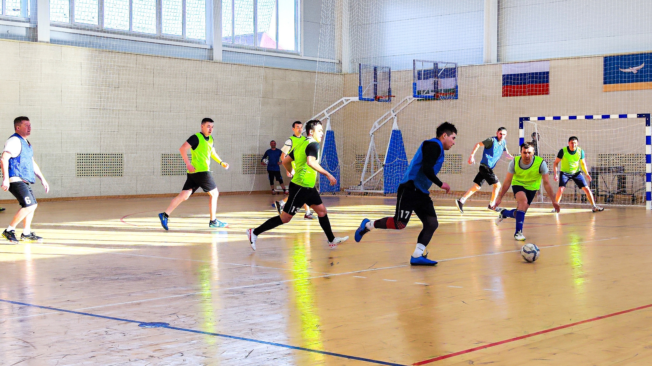 В ФОК «Горняк» прошел захватывающий турнир по мини-футболу между командами цехов АО «Бурибаевский ГОК»