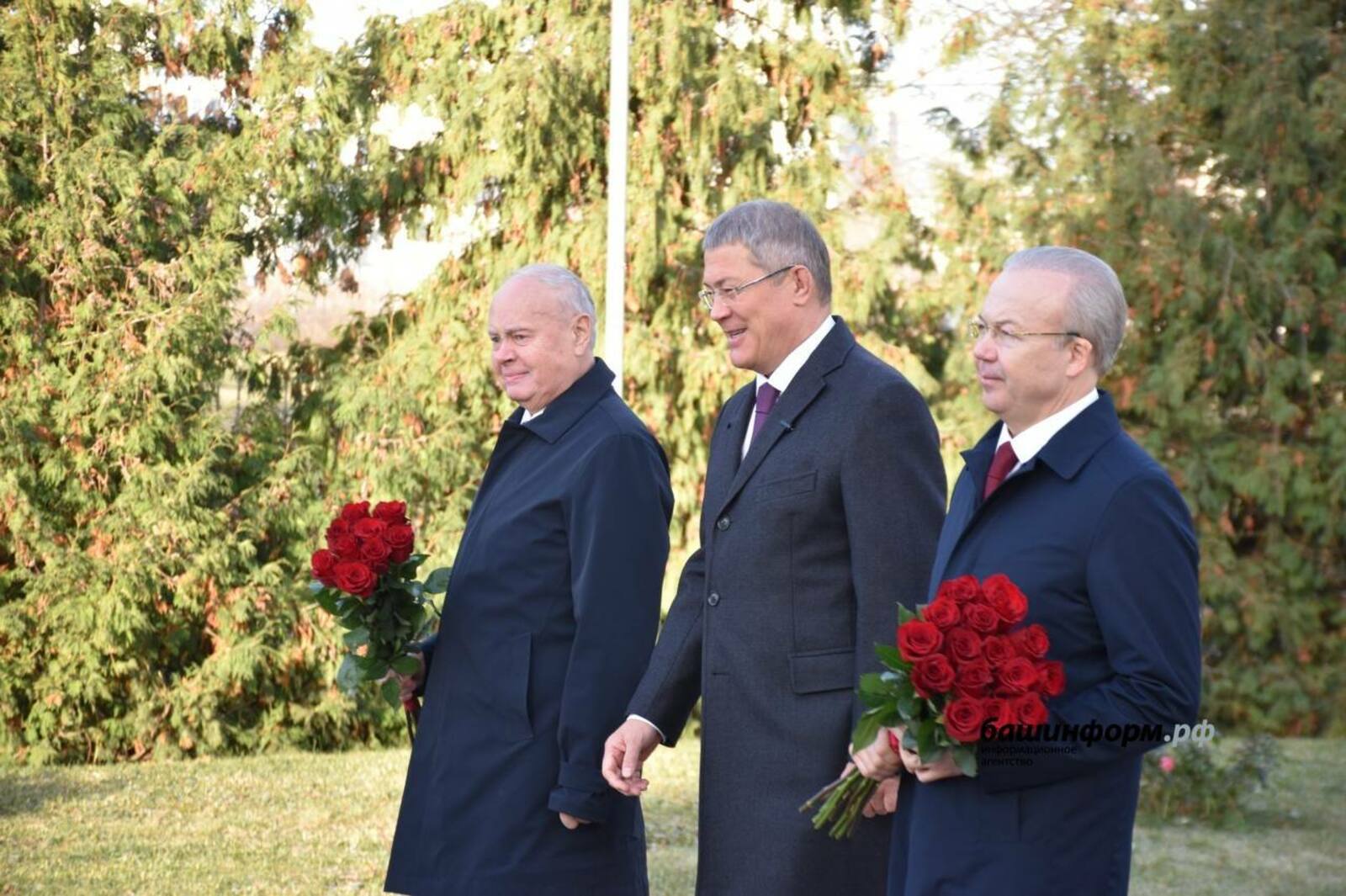 Глава Башкирии возложил цветы к Монументу Дружбы в День народного единства