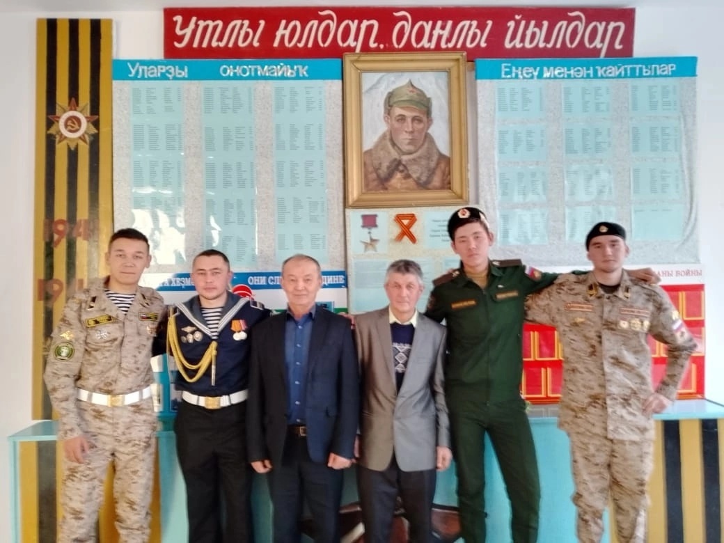 В школе села Большеабишево провели встречу с парнями, отслужившими в Российской армии
