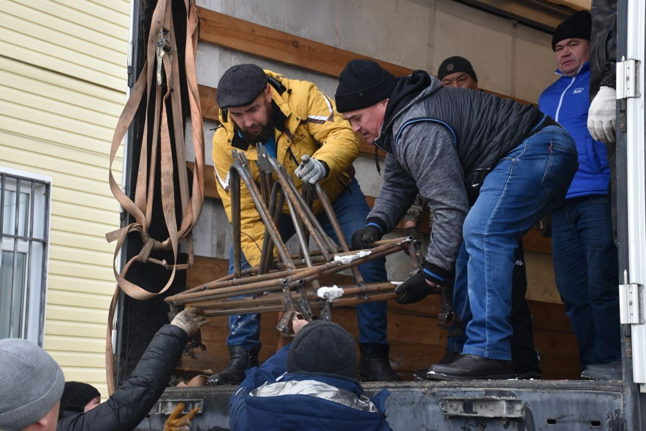 Боец вернулся, чтобы строить и помогать