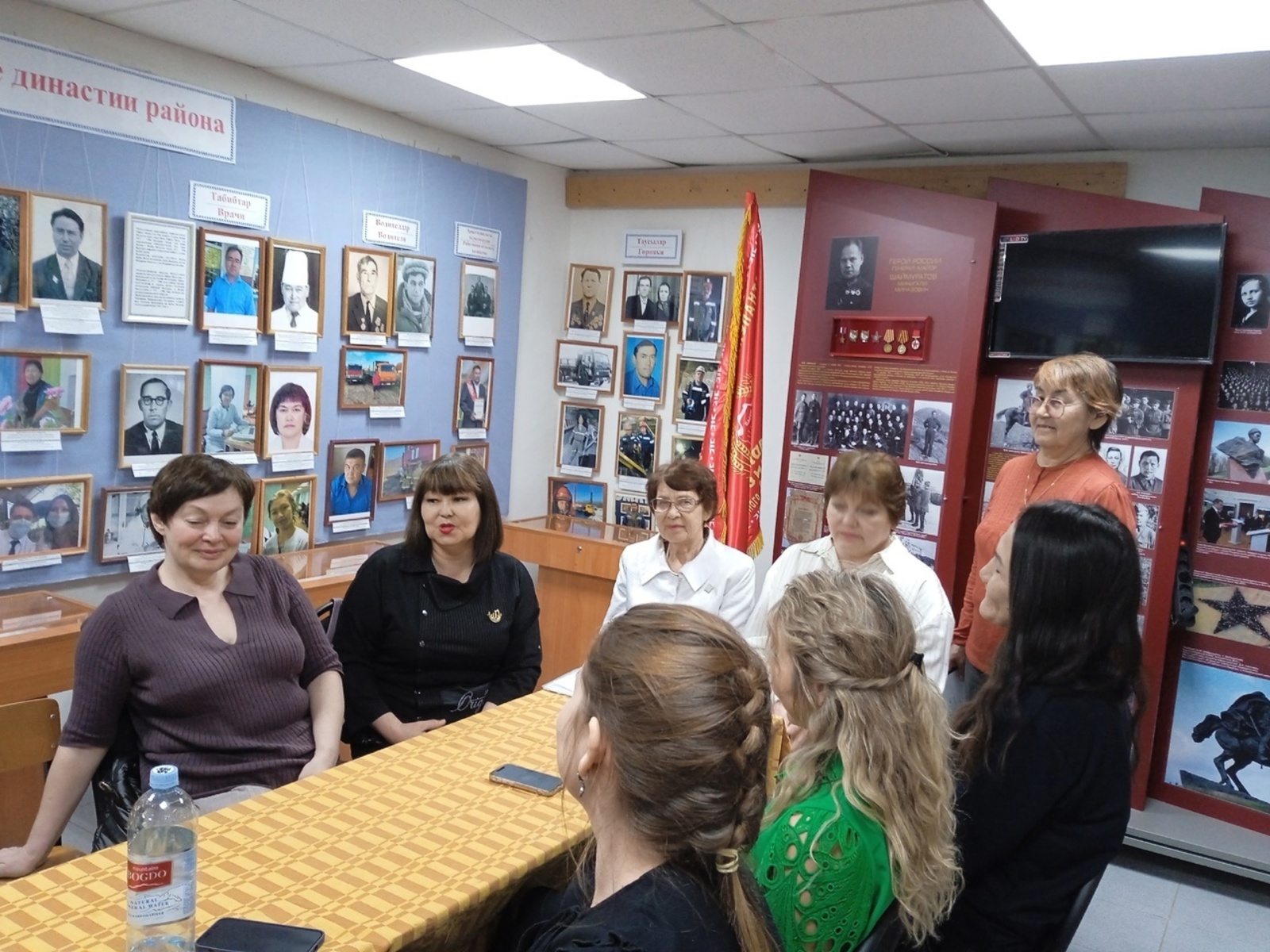 Хайбуллинские школьники встретились с активными женщинами района