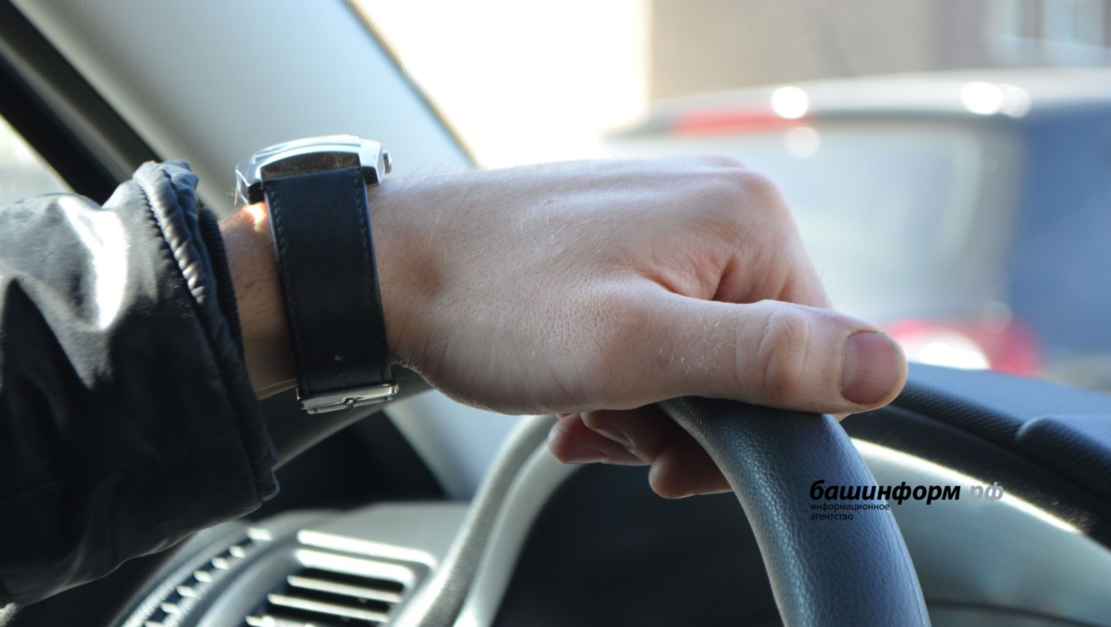 ВС России запретил водителям без большого пальца ездить на «механике»