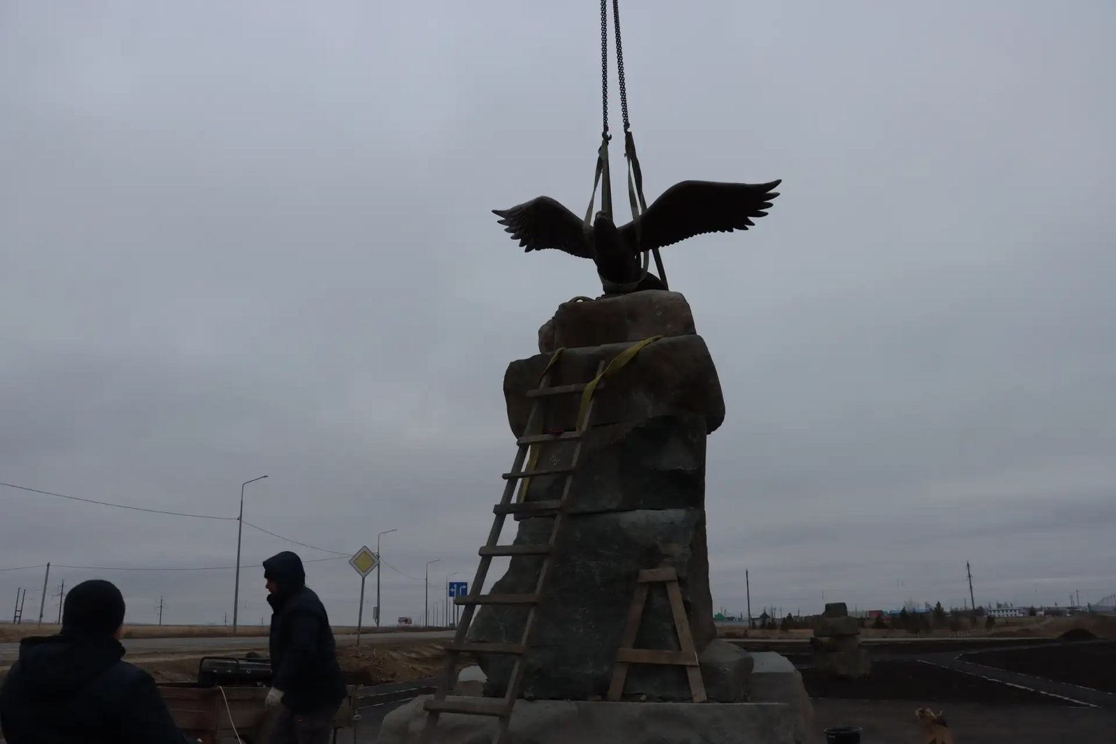 В Акъяре на свое место вернулся орел!
