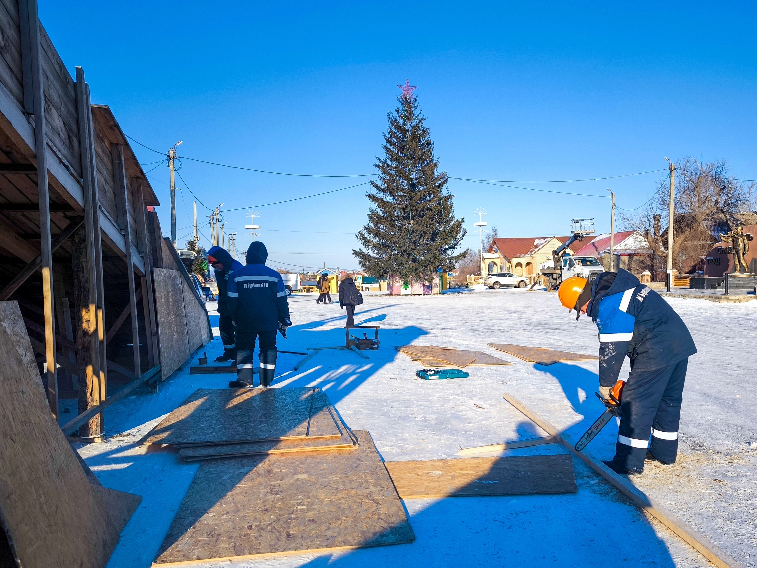 В Бурибае зажглась новогодняя елка!