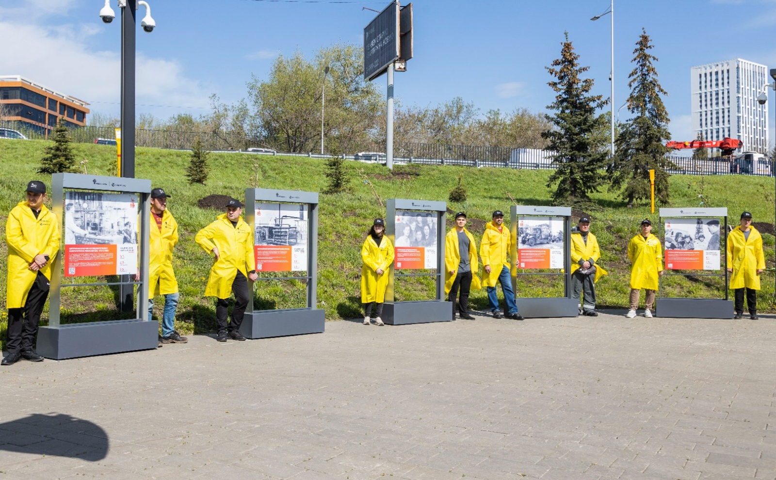 В честь 80-летия Победы в сквере Уфы заложили аллею и открыли тематическую фотов