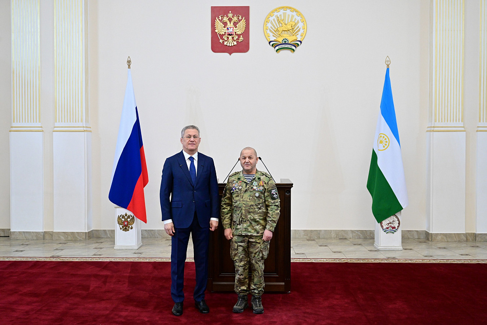 Радий Хабиров вручил государственные награды России и Башкортостана