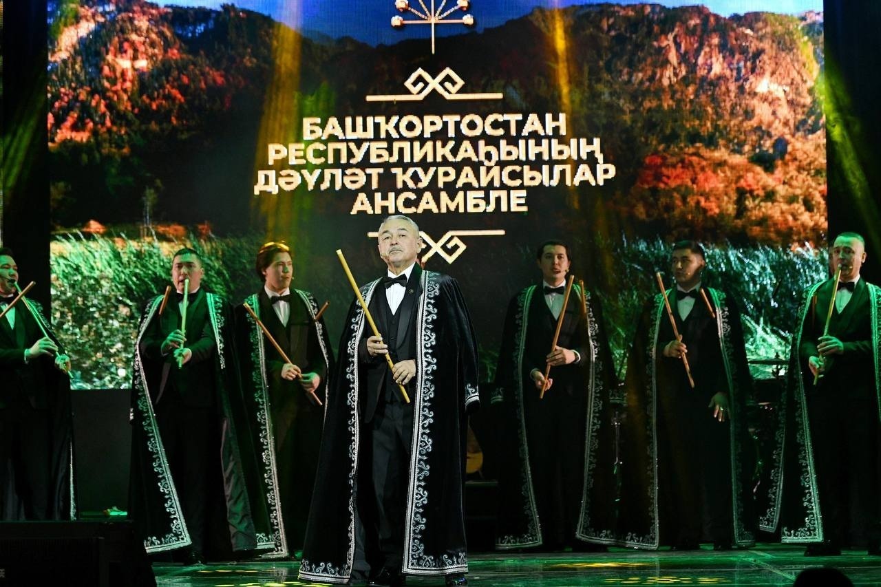 В Уфе руководитель Госансамбля кураистов Азат Аиткулов отметил юбилей