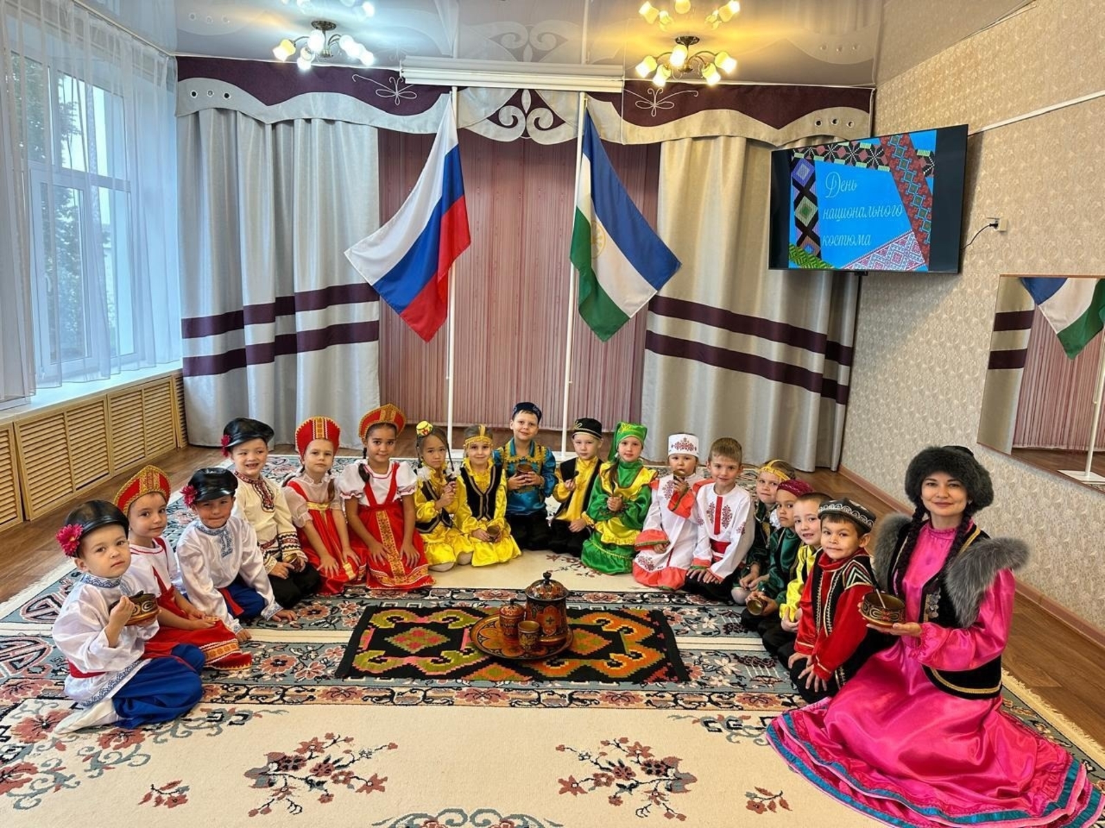 Глава Башкирии поздравил жителей с праздником национального костюма