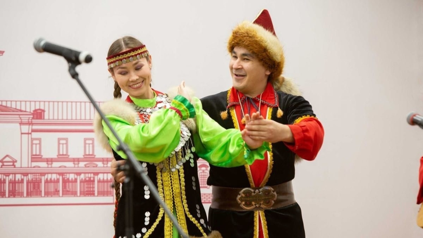 Солисты башкирского фольклорного коллектива «Ак тирмэ» сыграли в «Поле чудес»