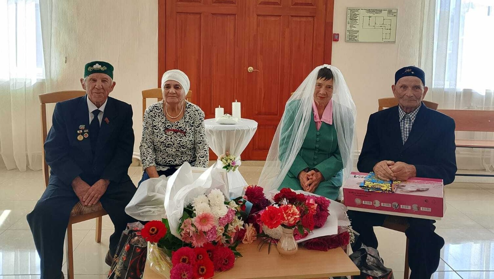 В Башкирии сразу две семейные пары отметили бриллиантовую свадьбу