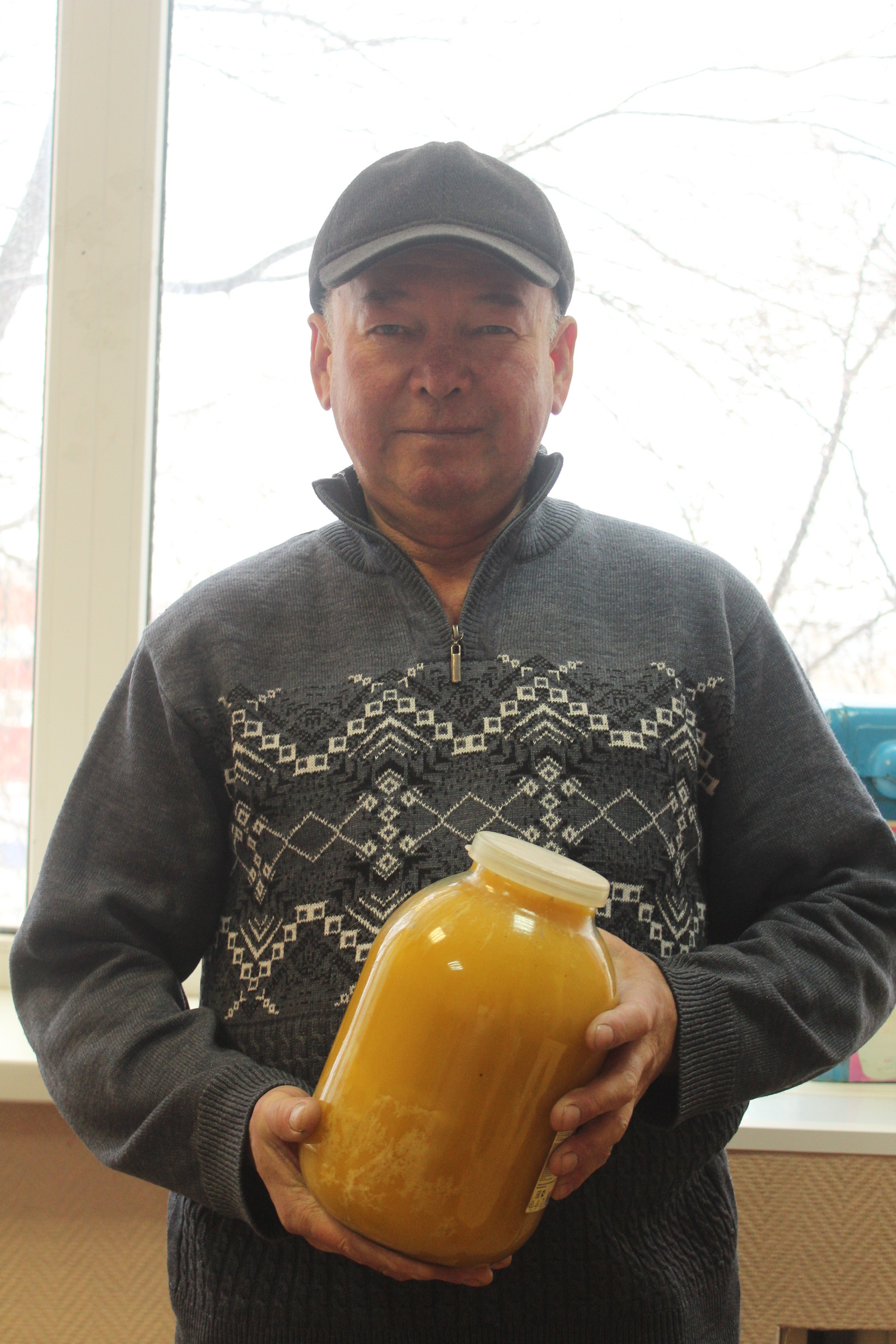 Обладателем сладкого приза - цветочного меда - стал Салимгарей Консуваков из села Акъяр