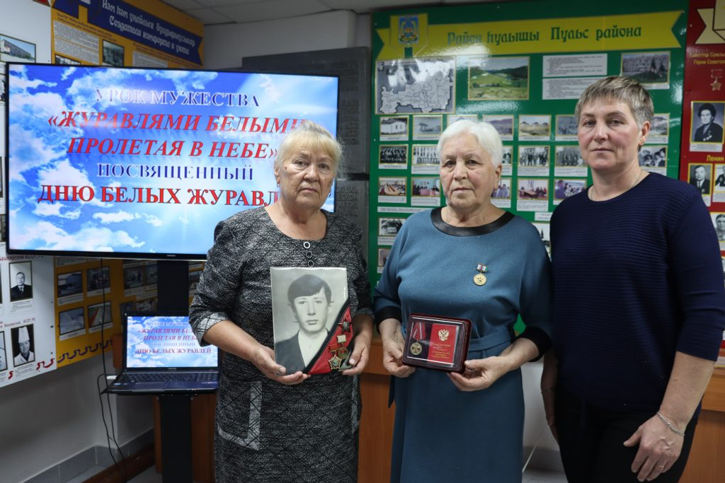 Журавлями белыми пролетая в небе…