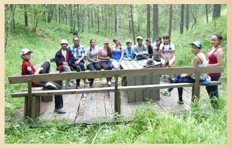 Свет знаний, передаваемый через поколения.