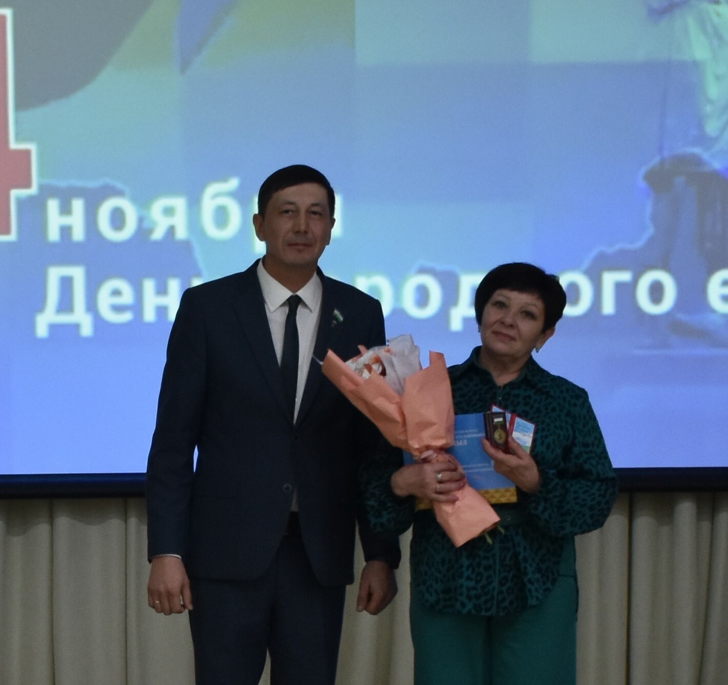 Заслуженные награды вручили хайбуллинцам ко Дню народного единства