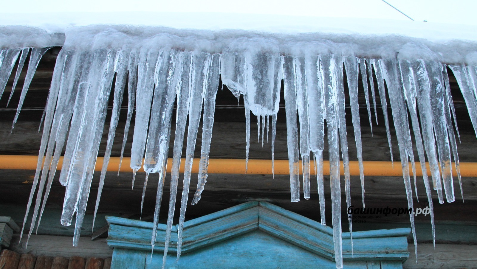 Жителей Башкирии предупредили о штормовом ветре и гололедице