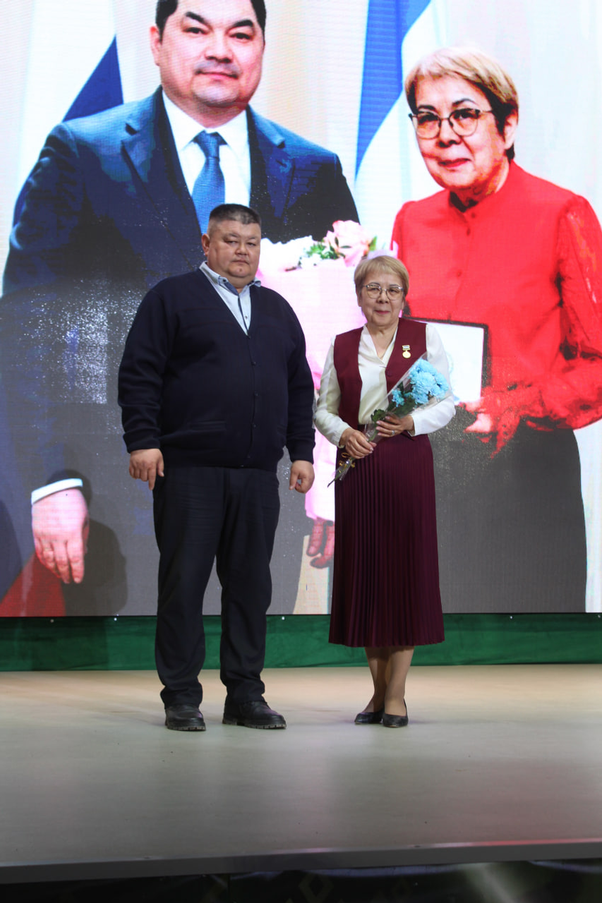 Тем, кто дарит людям прекрасное