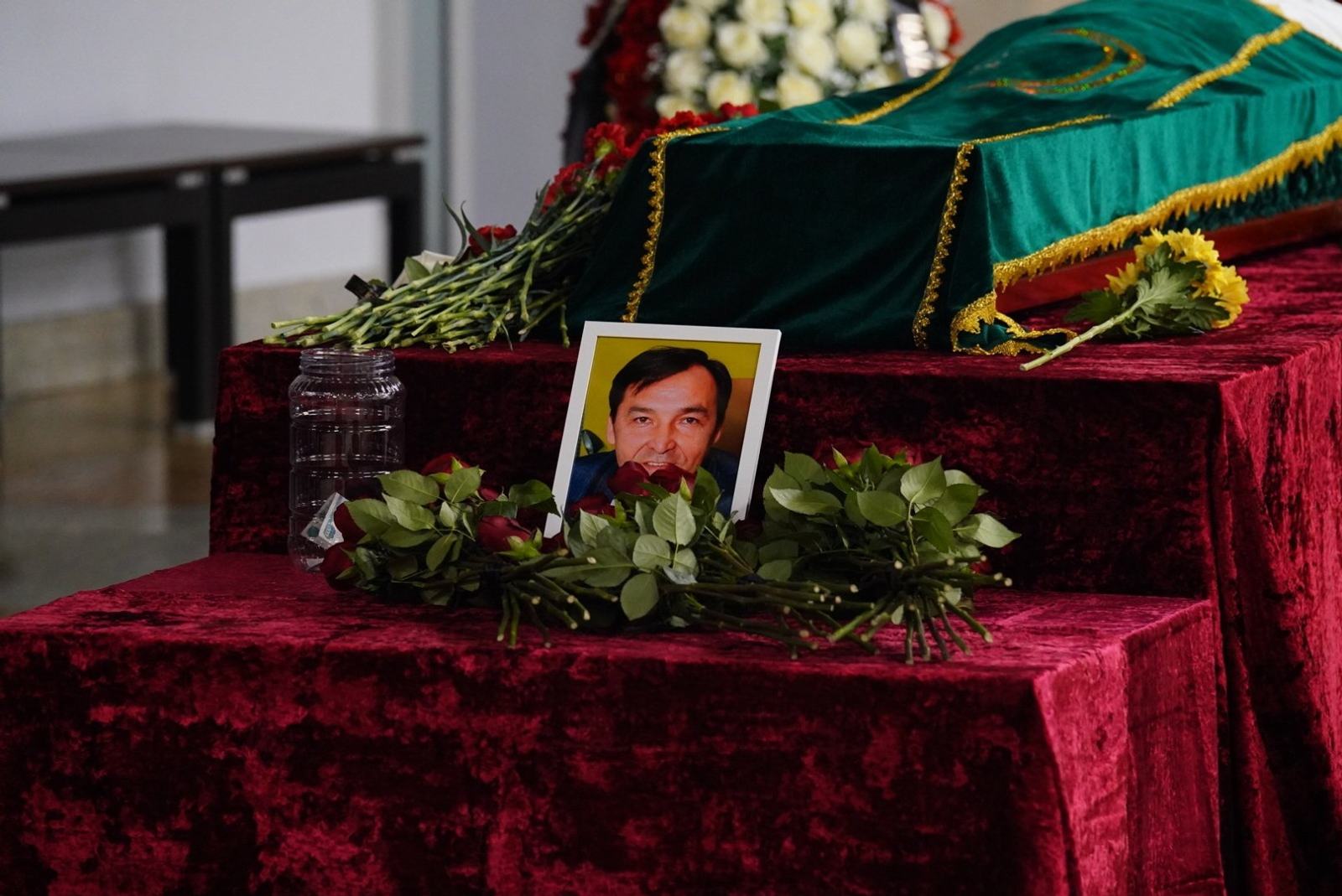 В Уфе простились с артистом Ринатом Баимовым