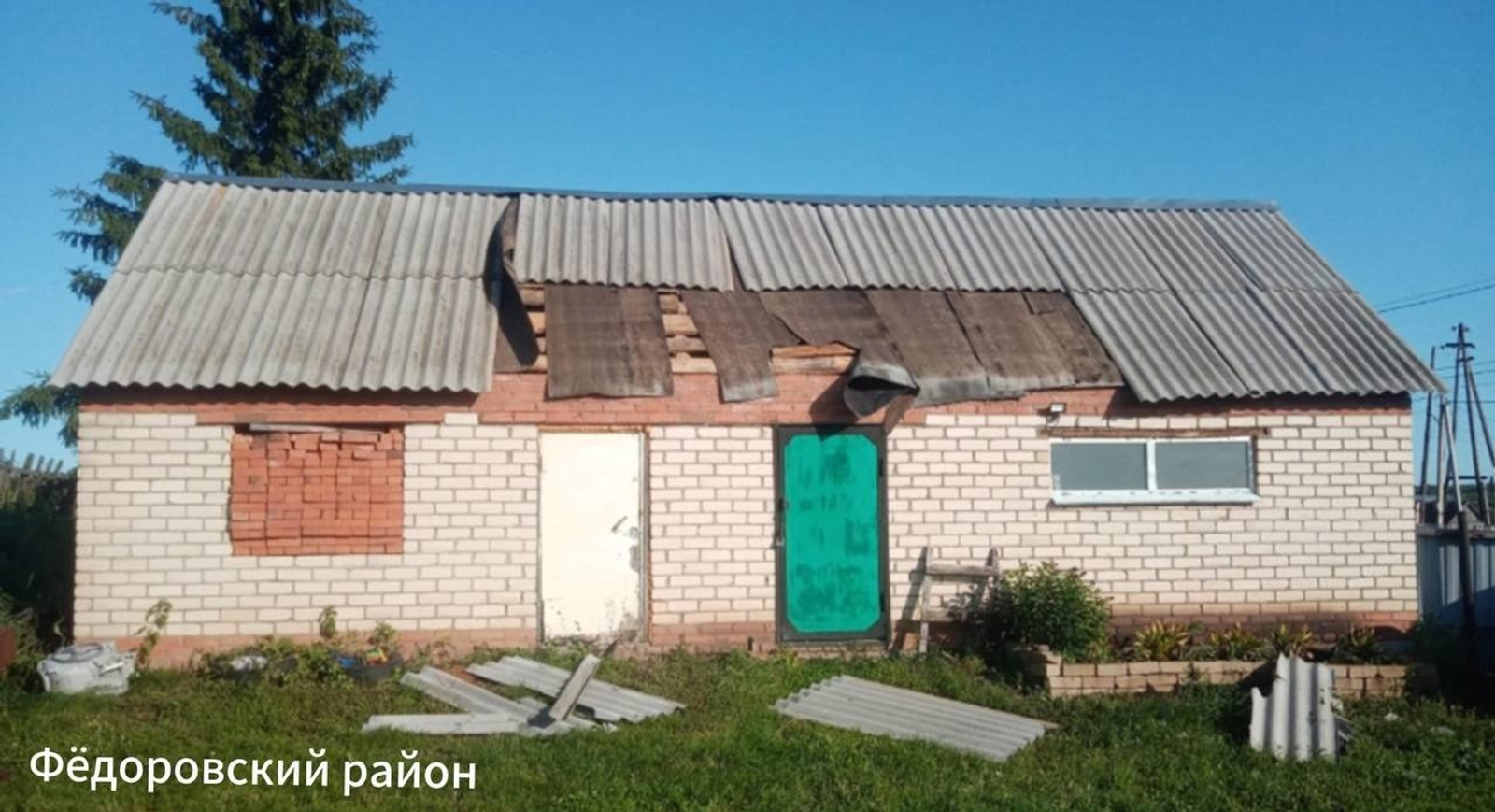 В Башкирии ветер сорвал кровли с домов