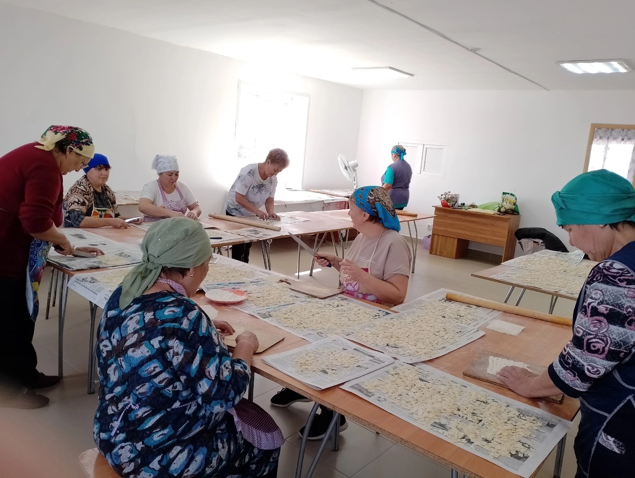 Жители села Подольск приняли участие в заготовке домашней лапши для участников СВО
