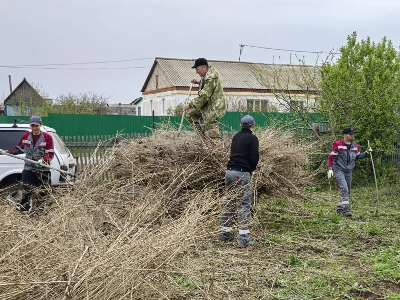 Молодежь «Башмеди» навестила детей войны Хайбуллинского района