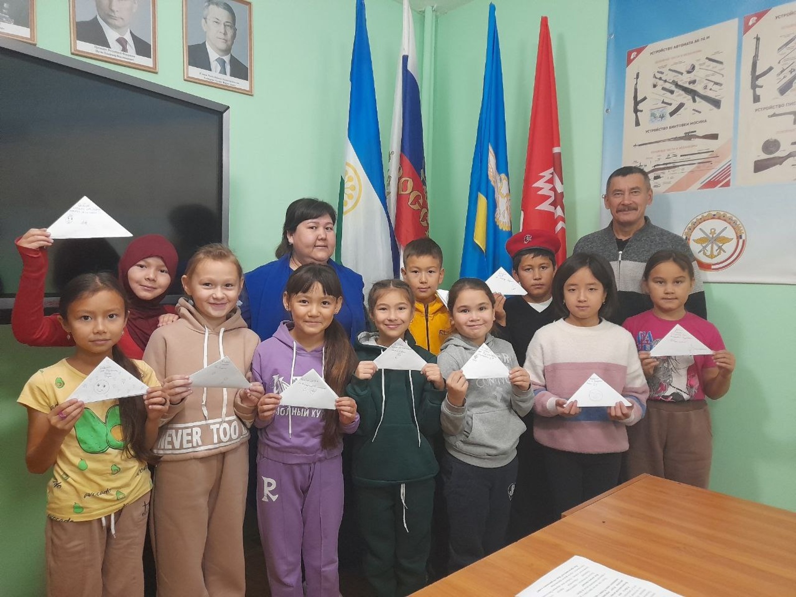 Школьники Хайбуллинского района пишут письма землякам-участникам СВО