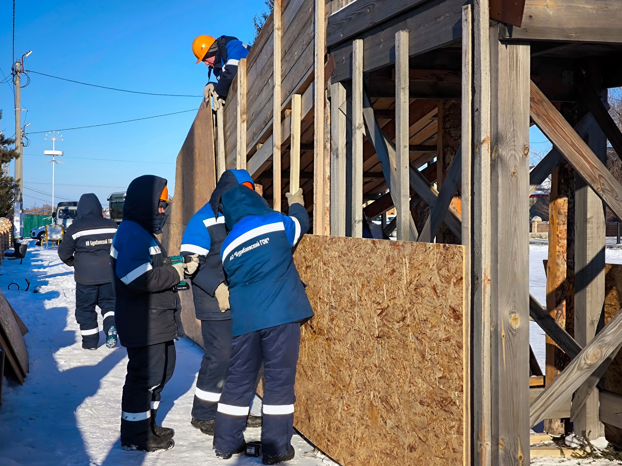 В Бурибае зажглась новогодняя елка!