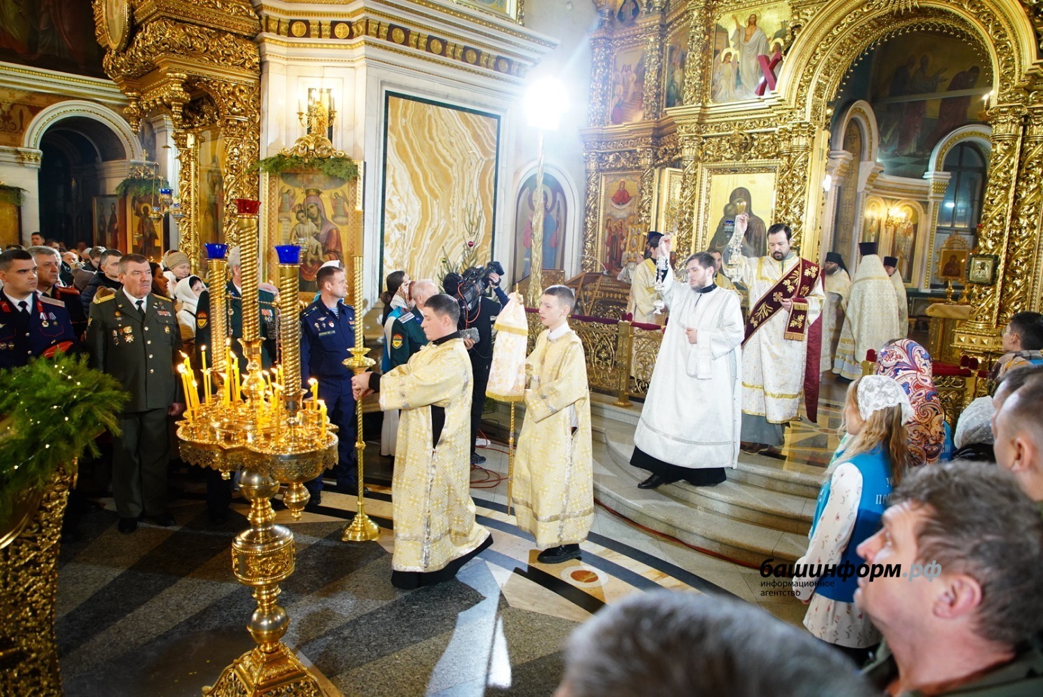 Как в Уфе прошли богослужения в ночь на Рождество – фоторепортаж