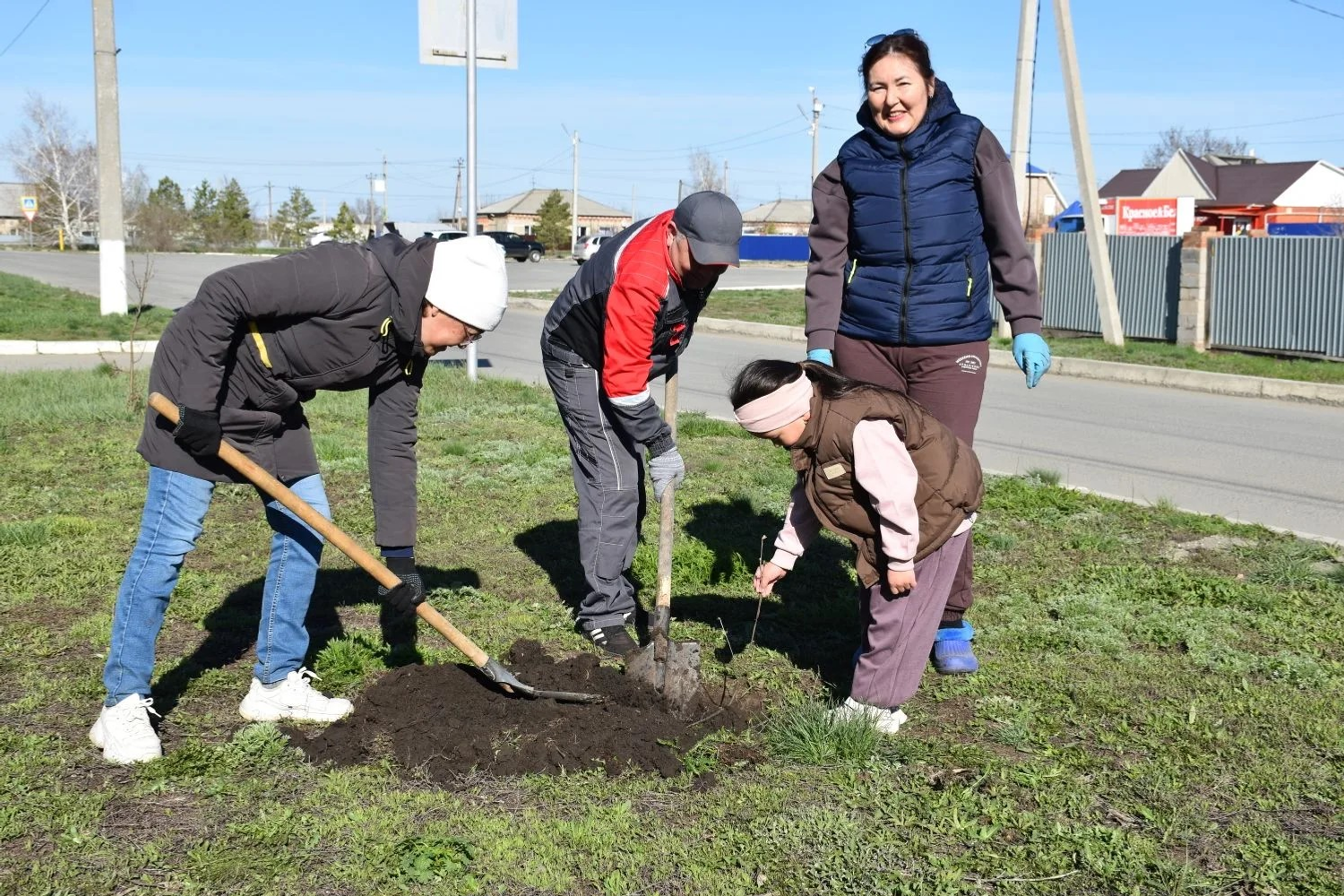 Хайбуллинский район зеленеет с каждой весной