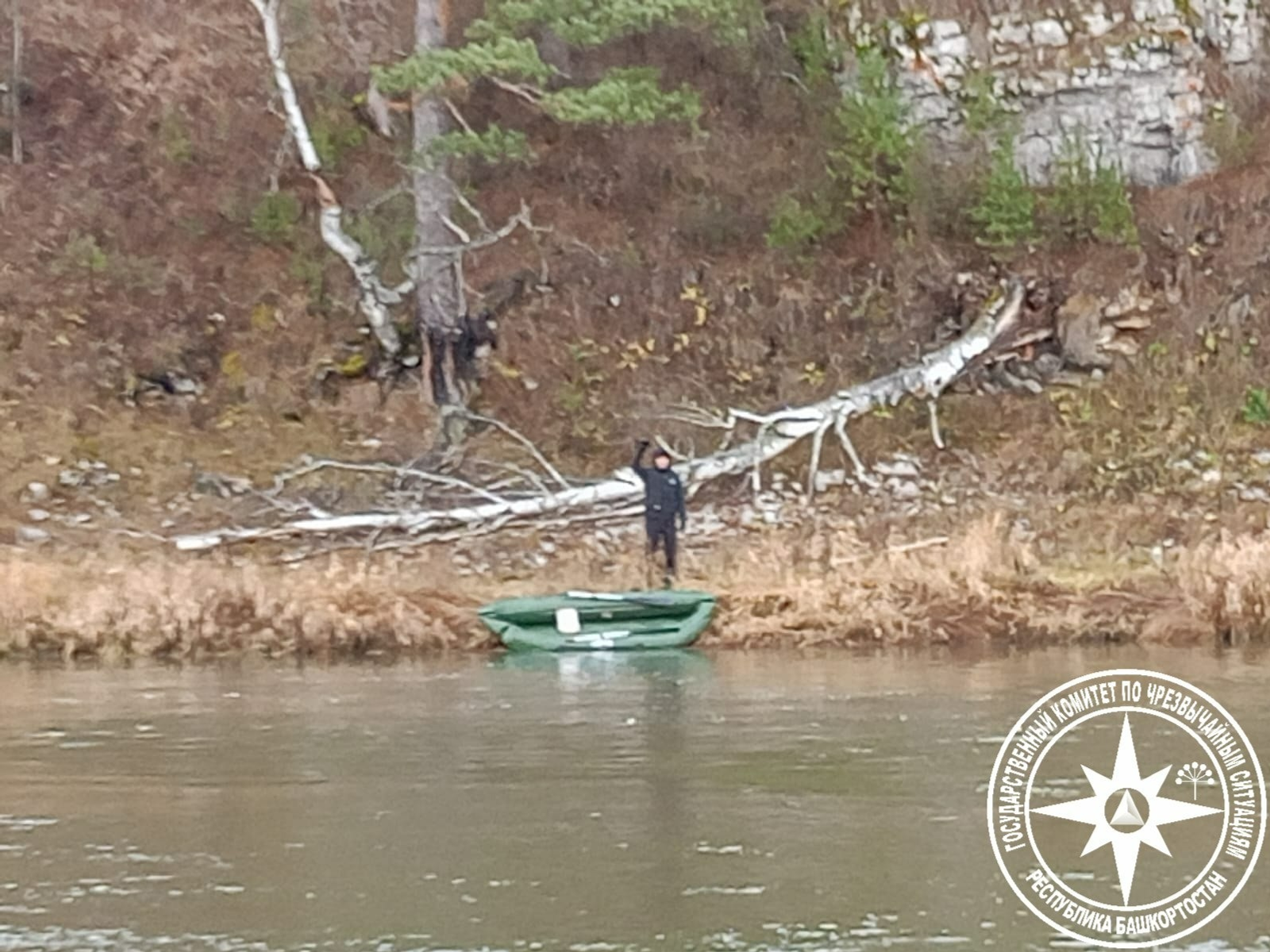 Спасатели Башкирии помогли рыбаку на неисправной лодке