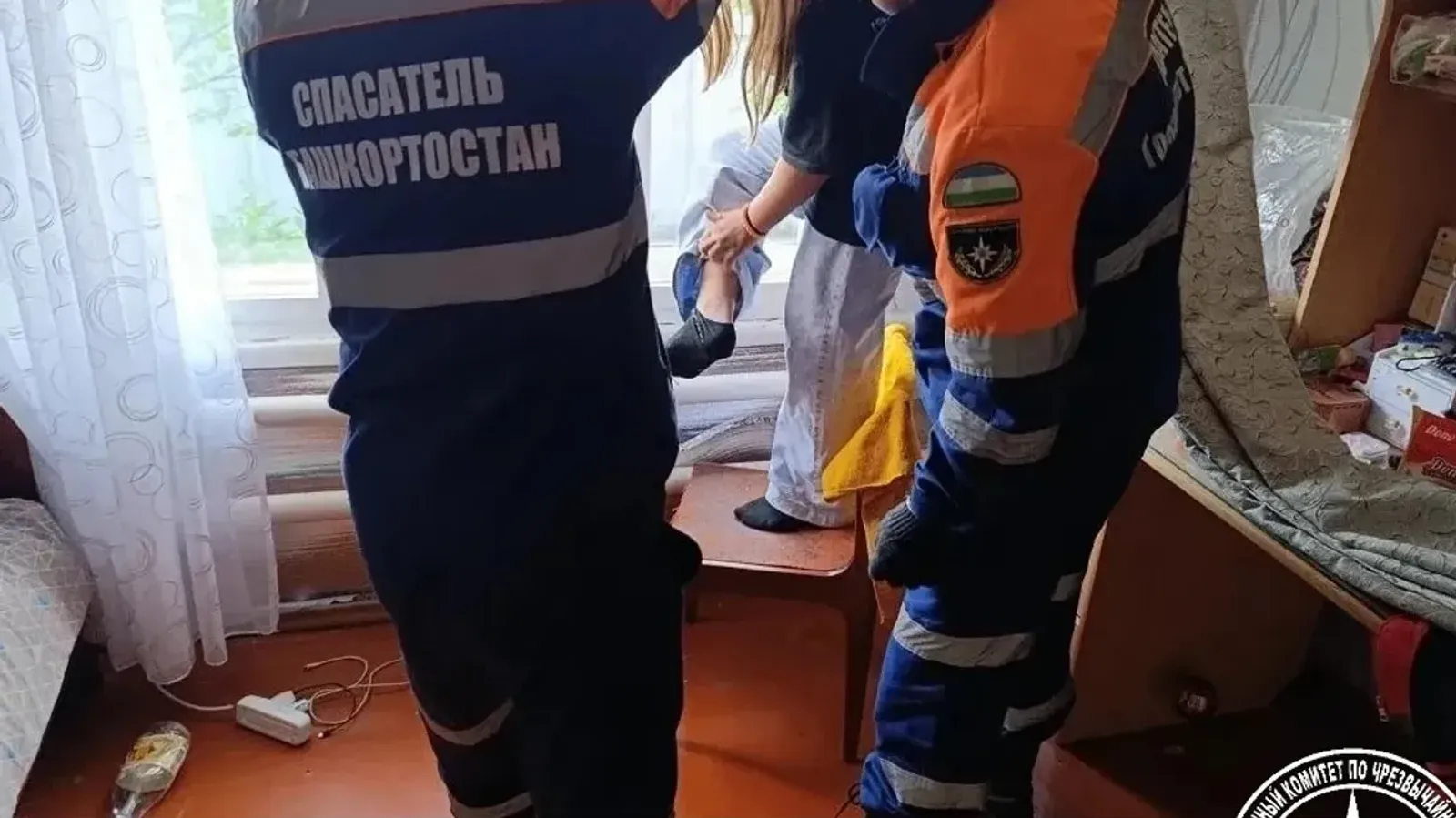 В Башкирии спасатели освободили застрявшую ногу девочки