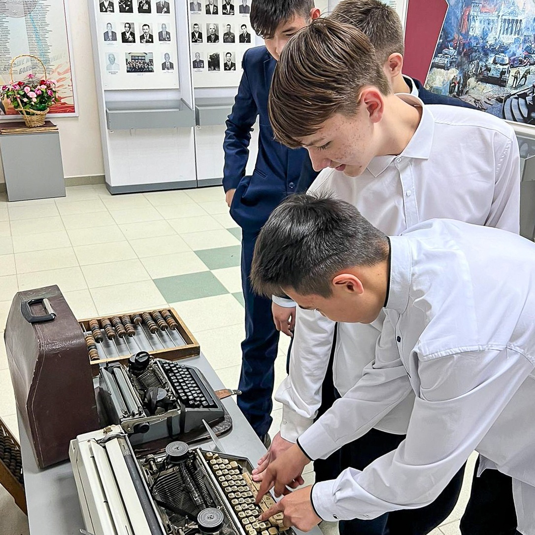 Хайбуллинские школьники побывали на экскурсии в музее АО "Бурибаевский ГОК"