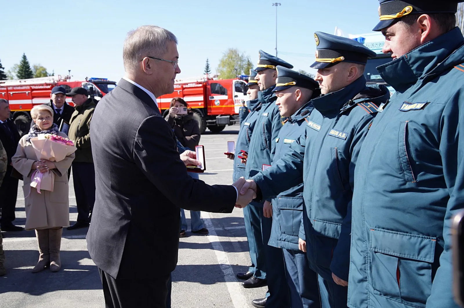 Пожарные Башкирии в профессиональный праздник получили новую технику