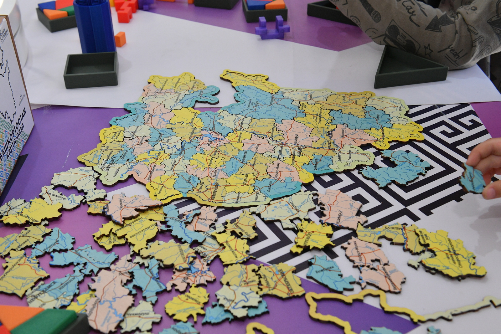 В Уфе дети показали созданную ими карту Башкирии в виде пазла